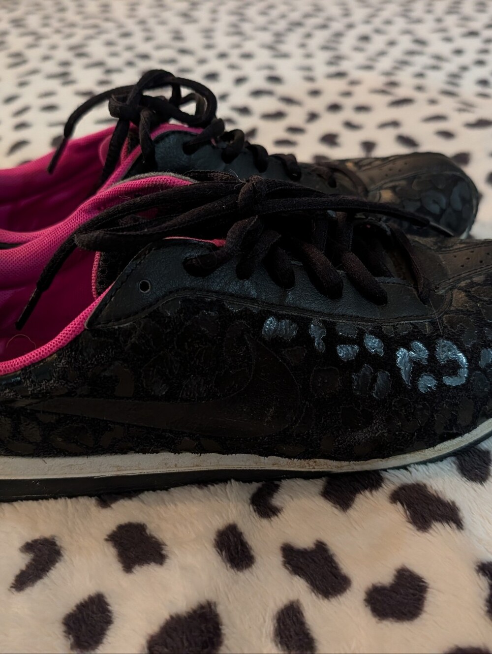 Nike Women's Black Athletic Sneakers with Pink Lining Womens Size 8.5
